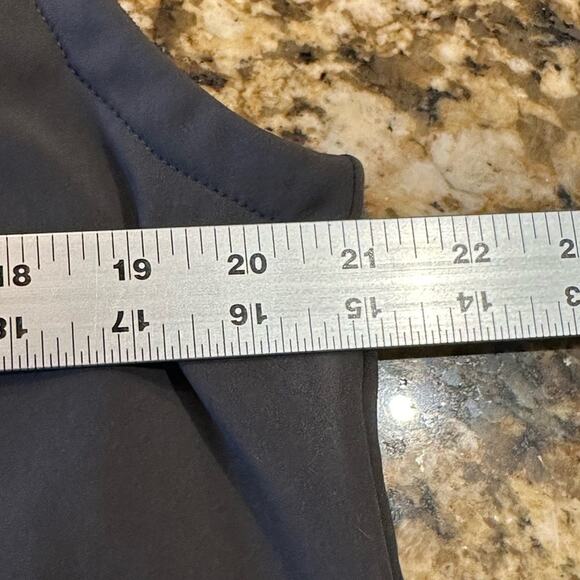 The North Face Mens Size Medium Gray Vest with Red Zipper and Trim - Picture 9 of 10